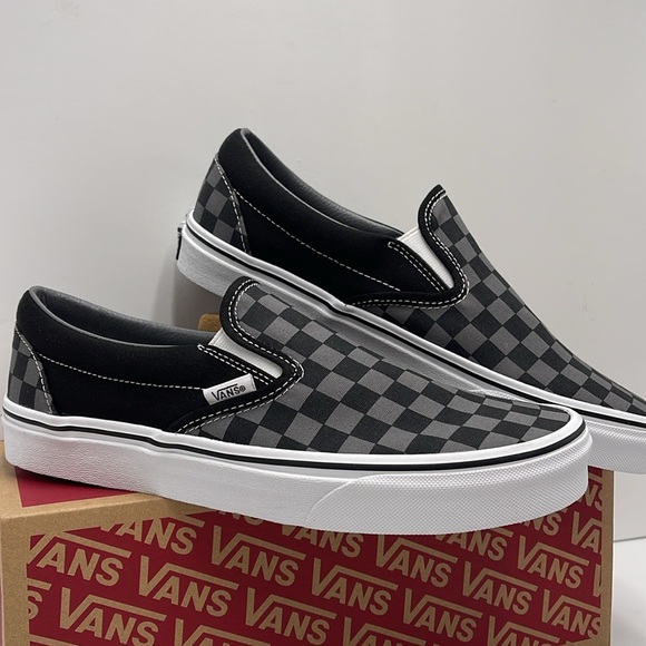 Vans Men’s Classic Slip-On Black/Pewter Checkerboard
VN000EYEBPJ
Sneakers - Picture 15 of 16
